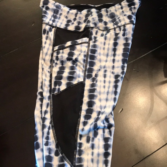 Navy & white tie die leggings with pockets - Picture 2 of 3